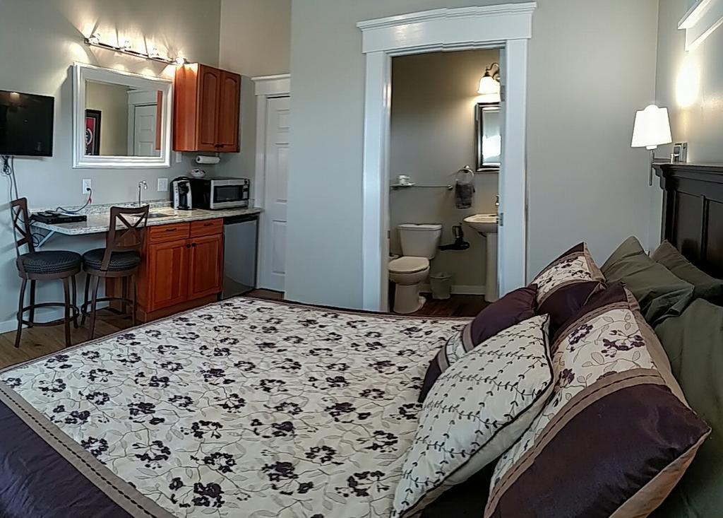 Friday Harbor Grand Bed & Breakfast Стая снимка